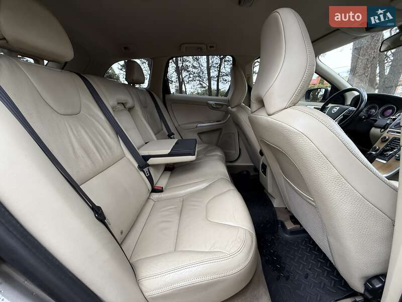 Позашляховик / Кросовер Volvo XC60 2012 в Києві