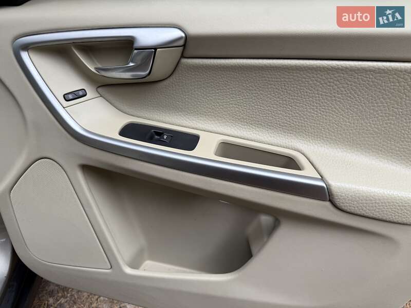 Позашляховик / Кросовер Volvo XC60 2012 в Києві
