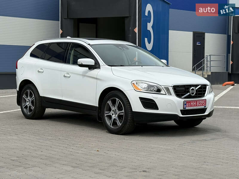 Внедорожник / Кроссовер Volvo XC60 2012 в 