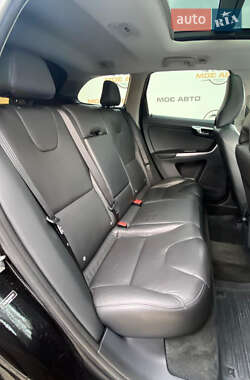 Позашляховик / Кросовер Volvo XC60 2016 в 