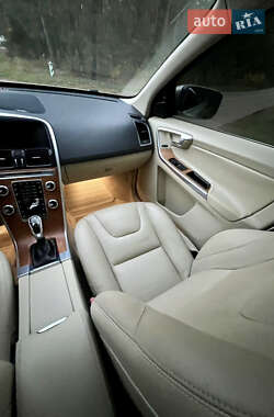 Внедорожник / Кроссовер Volvo XC60 2015 в 