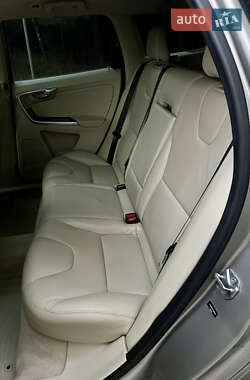 Внедорожник / Кроссовер Volvo XC60 2015 в 
