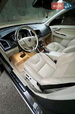 Внедорожник / Кроссовер Volvo XC60 2015 в 