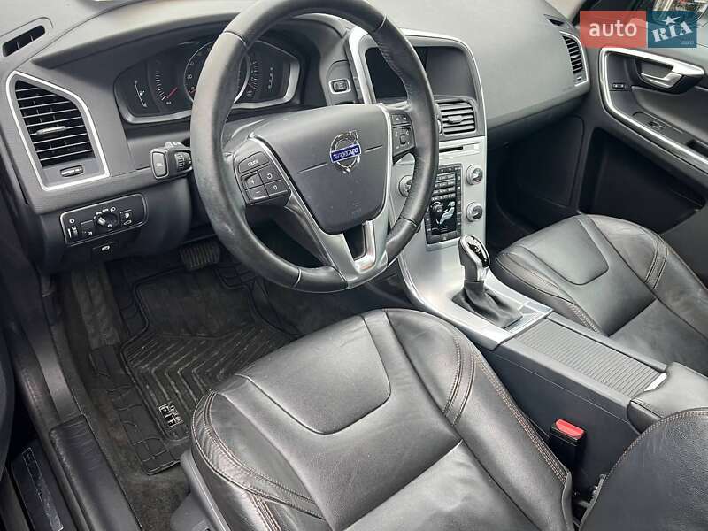 Внедорожник / Кроссовер Volvo XC60 2016 в Луцке