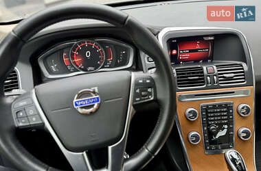 Внедорожник / Кроссовер Volvo XC60 2017 в 