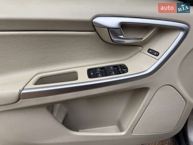 Позашляховик / Кросовер Volvo XC60 2012 в Києві фото 37 Позашляховик / Кросовер Volvo XC60 2012 в Києві