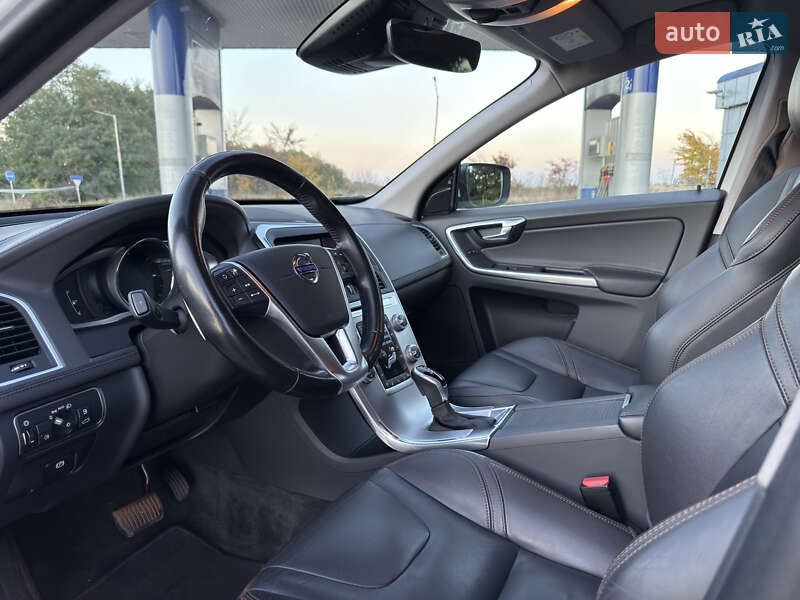 Внедорожник / Кроссовер Volvo XC60 2017 в Радивилове
