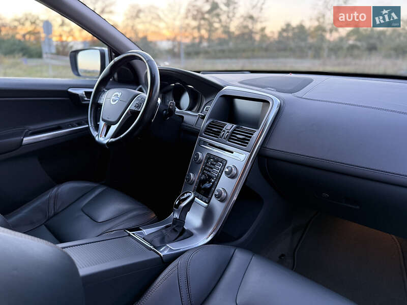 Внедорожник / Кроссовер Volvo XC60 2017 в Радивилове