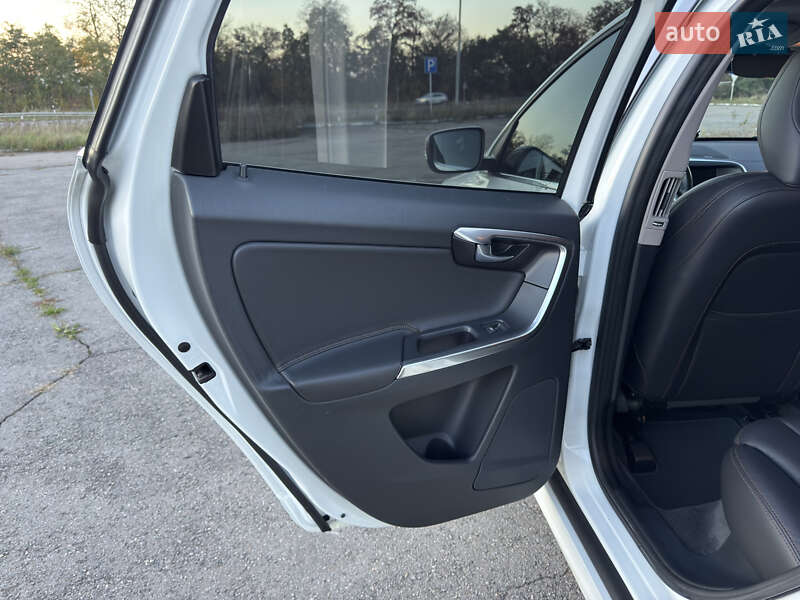 Внедорожник / Кроссовер Volvo XC60 2017 в Радивилове