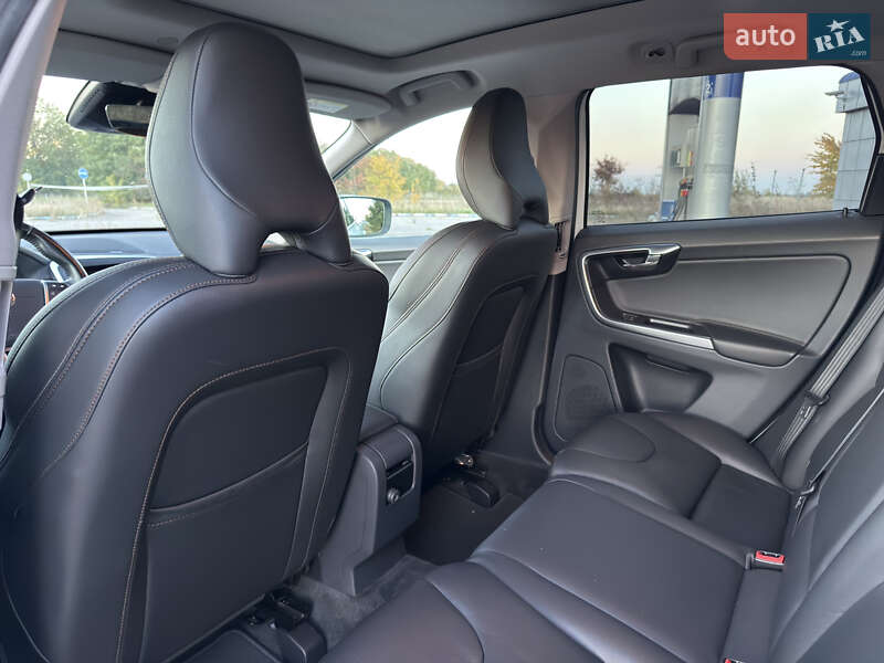 Внедорожник / Кроссовер Volvo XC60 2017 в Радивилове