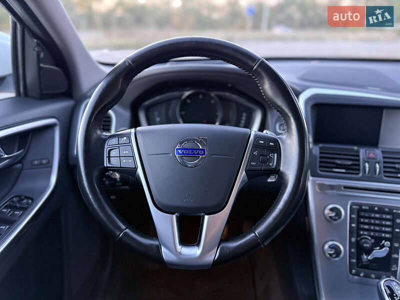 Внедорожник / Кроссовер Volvo XC60 2017 в Радивилове