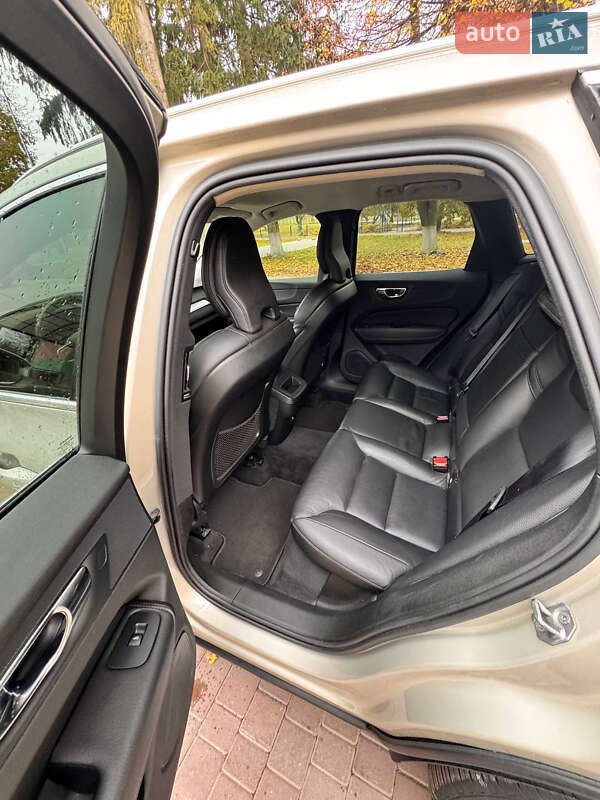 Внедорожник / Кроссовер Volvo XC60 2019 в Киеве