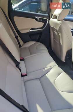 Внедорожник / Кроссовер Volvo XC60 2015 в  фото 8 Внедорожник / Кроссовер Volvo XC60 2015 в