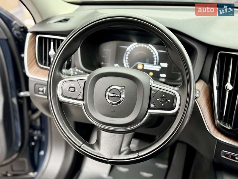Позашляховик / Кросовер Volvo XC60 2017 в Києві фото 35 Позашляховик / Кросовер Volvo XC60 2017 в Києві