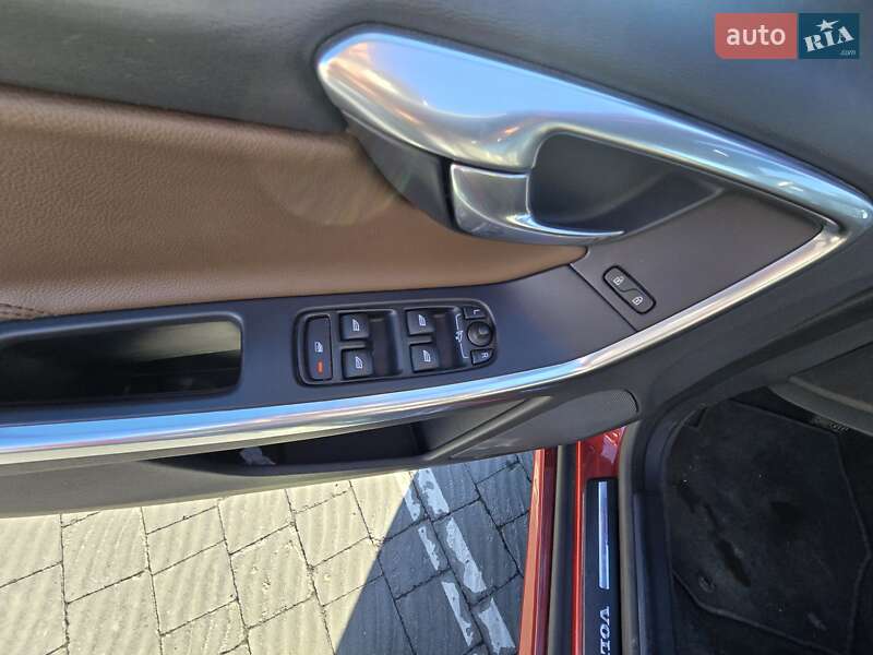 Внедорожник / Кроссовер Volvo XC60 2015 в Львове