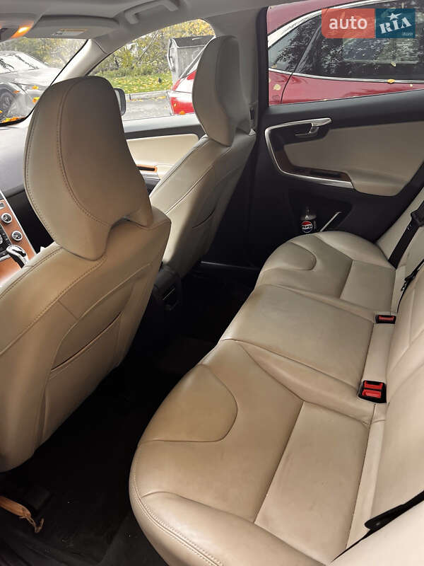 Внедорожник / Кроссовер Volvo XC60 2016 в Киеве фото 5 Внедорожник / Кроссовер Volvo XC60 2016 в Киеве