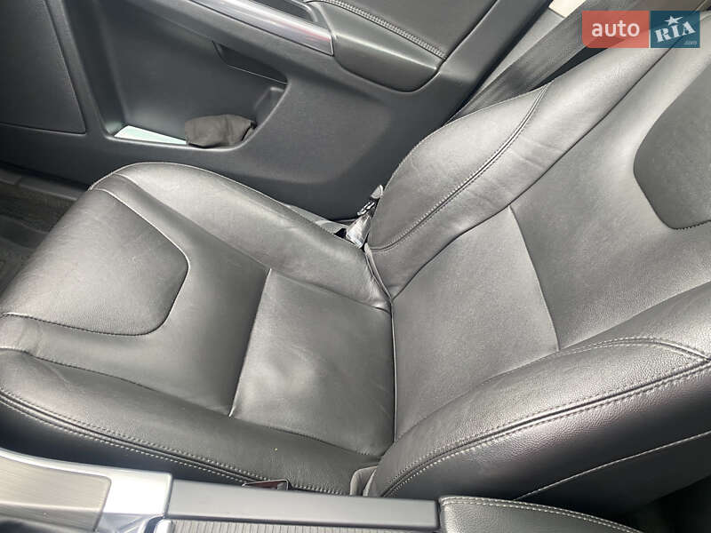 Внедорожник / Кроссовер Volvo XC60 2016 в Обухове фото 29 Внедорожник / Кроссовер Volvo XC60 2016 в Обухове