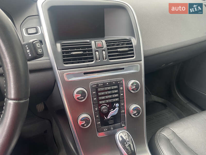 Внедорожник / Кроссовер Volvo XC60 2016 в Обухове фото 28 Внедорожник / Кроссовер Volvo XC60 2016 в Обухове