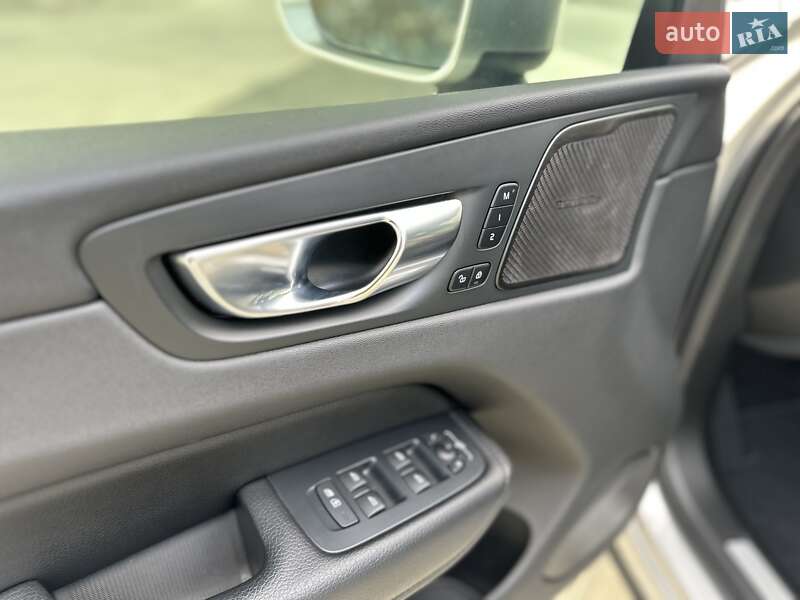 Внедорожник / Кроссовер Volvo XC60 2021 в Луцке