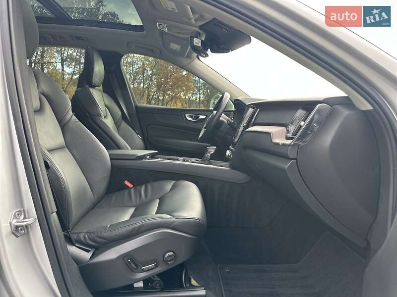 Внедорожник / Кроссовер Volvo XC60 2021 в Луцке