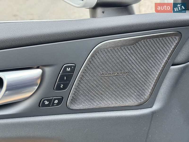 Позашляховик / Кросовер Volvo XC60 2022 в Києві фото 23 Позашляховик / Кросовер Volvo XC60 2022 в Києві