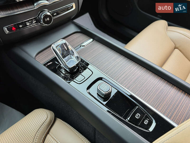 Позашляховик / Кросовер Volvo XC60 2022 в Києві фото 43 Позашляховик / Кросовер Volvo XC60 2022 в Києві