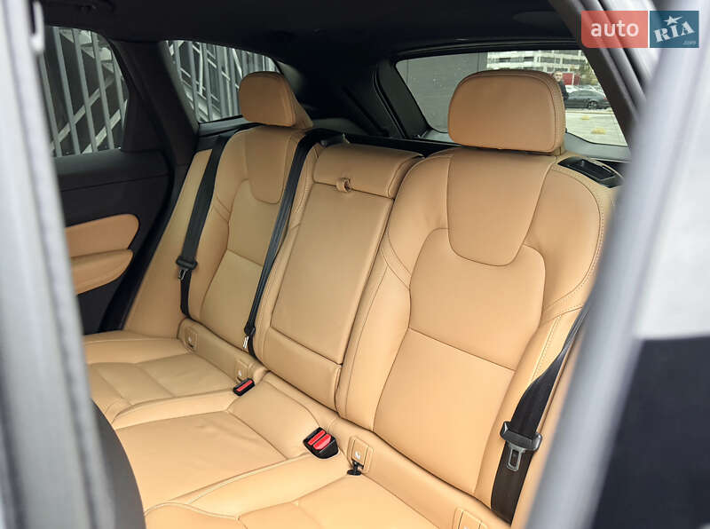 Позашляховик / Кросовер Volvo XC60 2022 в Києві фото 4 Позашляховик / Кросовер Volvo XC60 2022 в Києві