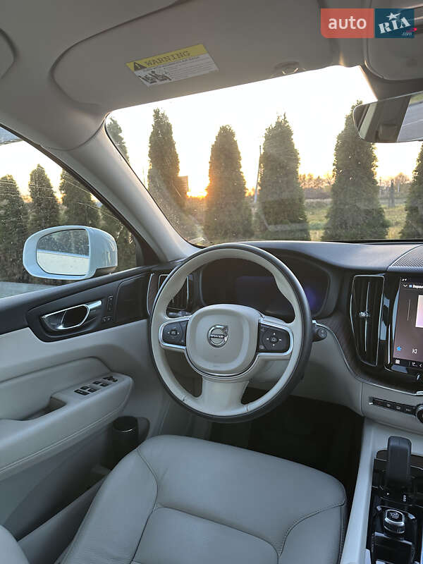 Позашляховик / Кросовер Volvo XC60 2022 в Львові