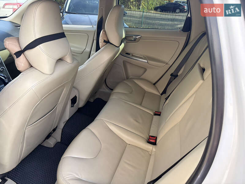 Позашляховик / Кросовер Volvo XC60 2015 в Києві