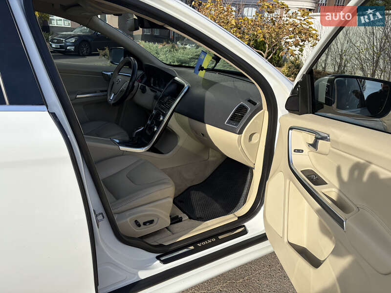 Позашляховик / Кросовер Volvo XC60 2015 в Києві