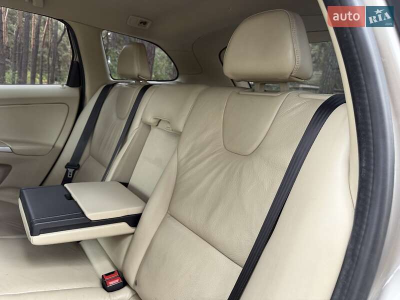 Внедорожник / Кроссовер Volvo XC60 2012 в Киеве