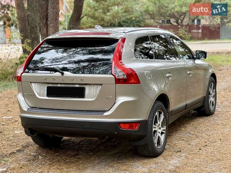 Внедорожник / Кроссовер Volvo XC60 2012 в Киеве