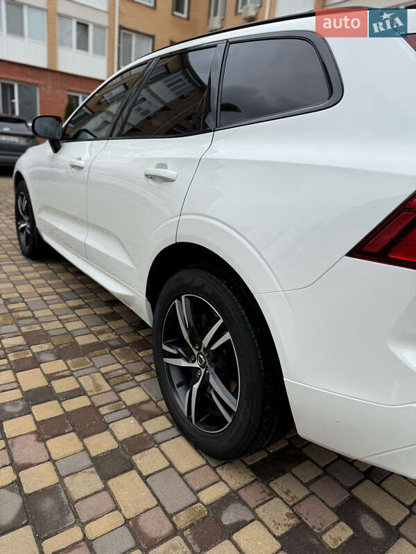 Внедорожник / Кроссовер Volvo XC60 2019 в Киеве