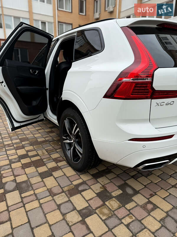 Внедорожник / Кроссовер Volvo XC60 2019 в Киеве