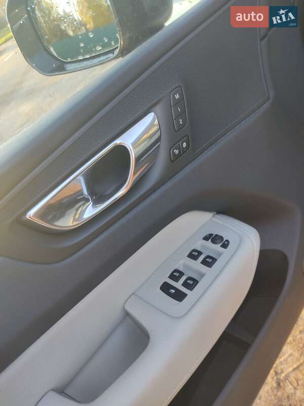 Внедорожник / Кроссовер Volvo XC60 2018 в Броварах фото 14 Внедорожник / Кроссовер Volvo XC60 2018 в Броварах