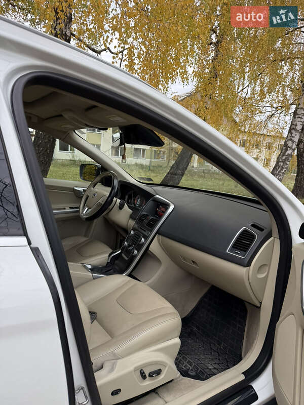 Внедорожник / Кроссовер Volvo XC60 2014 в Почаеве