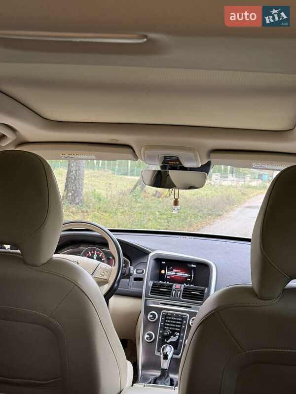 Внедорожник / Кроссовер Volvo XC60 2014 в Почаеве