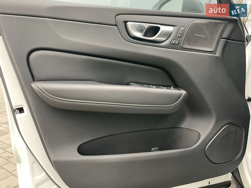 Позашляховик / Кросовер Volvo XC60 2024 в Дніпрі