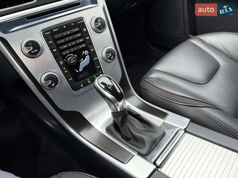 Внедорожник / Кроссовер Volvo XC60 2015 в Ровно