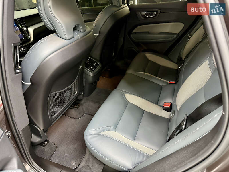 Внедорожник / Кроссовер Volvo XC60 2021 в Днепре фото 25 Внедорожник / Кроссовер Volvo XC60 2021 в Днепре