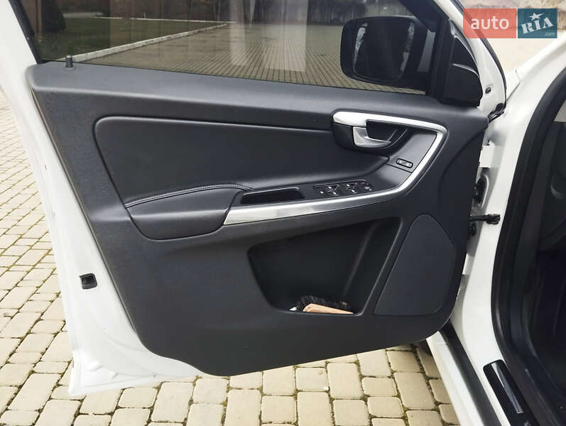 Внедорожник / Кроссовер Volvo XC60 2015 в Одессе фото 12 Внедорожник / Кроссовер Volvo XC60 2015 в Одессе