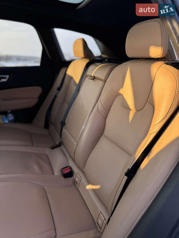 Внедорожник / Кроссовер Volvo XC60 2022 в Ирпене