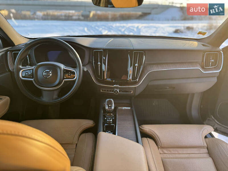 Внедорожник / Кроссовер Volvo XC60 2022 в Ирпене