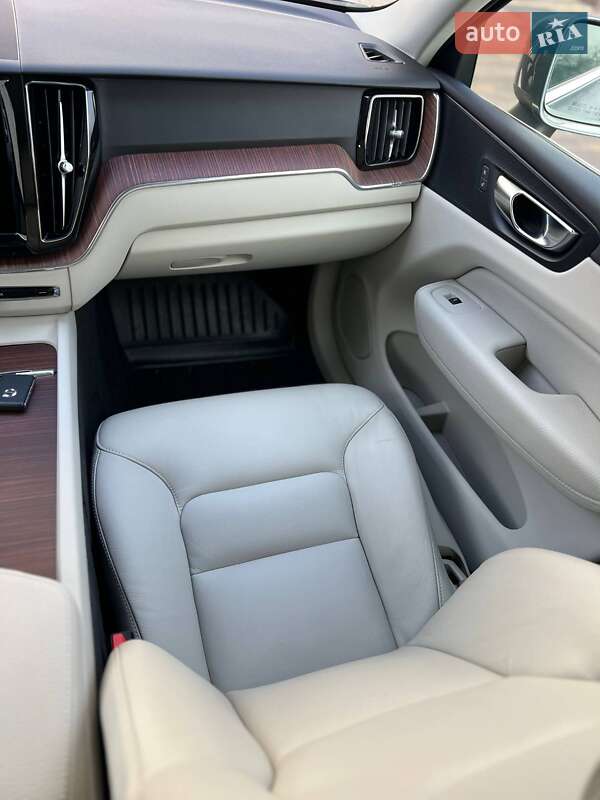 Позашляховик / Кросовер Volvo XC60 2021 в Івано-Франківську