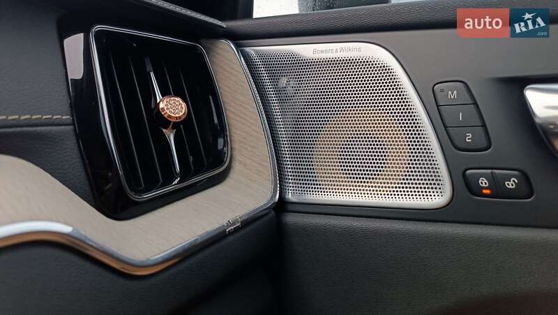 Внедорожник / Кроссовер Volvo XC60 2019 в Львове