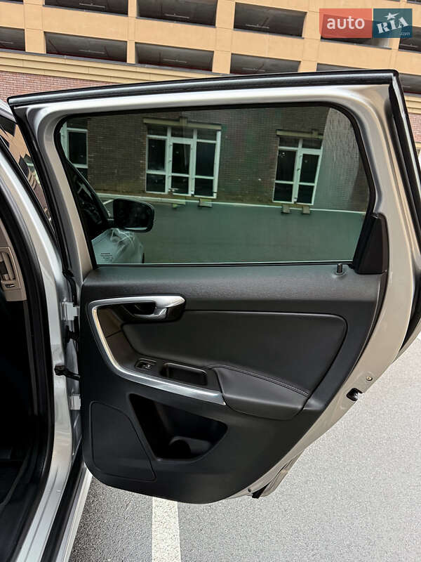 Внедорожник / Кроссовер Volvo XC60 2015 в Киеве