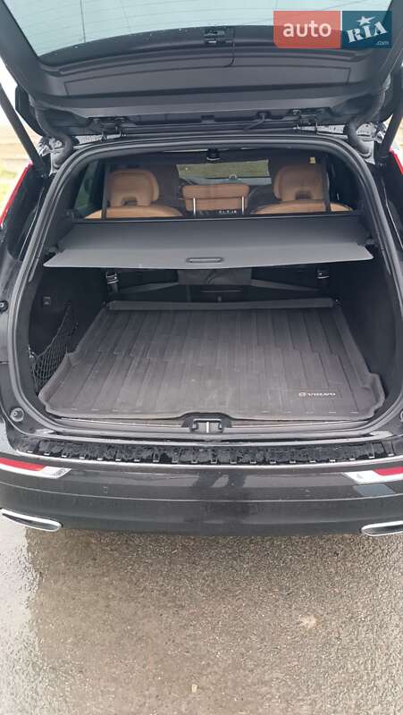 Внедорожник / Кроссовер Volvo XC60 2019 в Львове