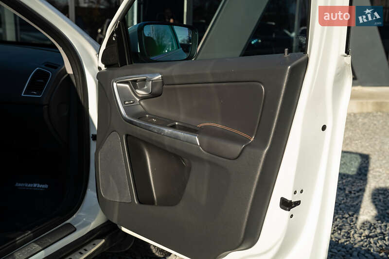 Позашляховик / Кросовер Volvo XC60 2014 в Чернівцях