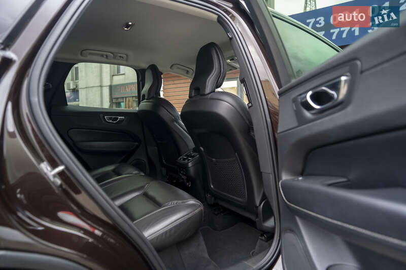 Внедорожник / Кроссовер Volvo XC60 2018 в Киеве