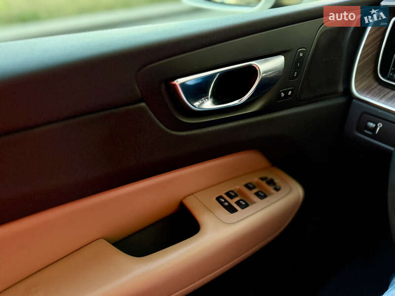 Позашляховик / Кросовер Volvo XC60 2020 в Києві